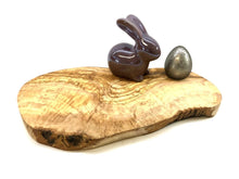 Lade das Bild in den Galerie-Viewer, Olivenholz Frühstücksbrett rustikal Ei DOM