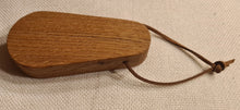 Lade das Bild in den Galerie-Viewer, Flaschenöffner Eiche - Edition Forchheim DerHolzshop