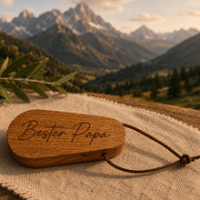 Lade das Bild in den Galerie-Viewer, Flaschenöffner Eiche oval Personalisiert DerHolzshop