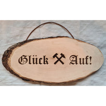 Lade das Bild in den Galerie-Viewer, Baumscheibe / Rindenbrett mit Gravur DerHolzshop