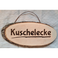 Lade das Bild in den Galerie-Viewer, Baumscheibe / Rindenbrett mit Gravur DerHolzshop