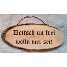 Lade das Bild in den Galerie-Viewer, Baumscheibe / Rindenbrett mit Gravur DerHolzshop