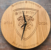 Lade das Bild in den Galerie-Viewer, Wanduhr Massivholz Eiche DerHolzshop
