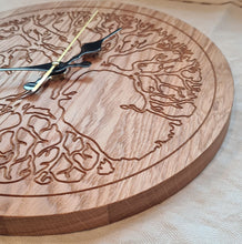 Lade das Bild in den Galerie-Viewer, Wanduhr Massivholz Eiche DerHolzshop