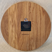Lade das Bild in den Galerie-Viewer, Wanduhr Massivholz Eiche - Edition Forchheim DerHolzshop