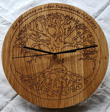 Lade das Bild in den Galerie-Viewer, Wanduhr Massivholz Eiche DerHolzshop