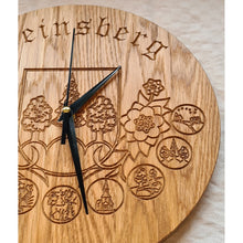 Lade das Bild in den Galerie-Viewer, Wanduhr Massivholz Eiche - Edition Forchheim DerHolzshop