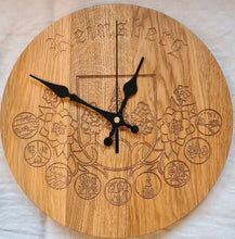 Lade das Bild in den Galerie-Viewer, Wanduhr Massivholz Eiche - Edition Forchheim DerHolzshop