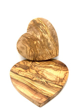 Lade das Bild in den Galerie-Viewer, Olivenholz Frühstücksbrett Herz DOM