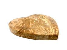 Lade das Bild in den Galerie-Viewer, Olivenholz Frühstücksbrett Herz DOM