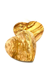 Lade das Bild in den Galerie-Viewer, Olivenholz Frühstücksbrett Herz DOM