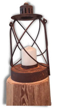 Lade das Bild in den Galerie-Viewer, Altholz Kerzenständer Laterne DerHolzshop
