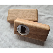 Lade das Bild in den Galerie-Viewer, Flaschenöffner Eiche oval DerHolzshop