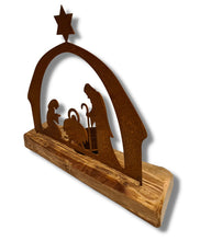 Lade das Bild in den Galerie-Viewer, Altholz Aufsteller Krippe DerHolzshop