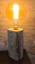 Lade das Bild in den Galerie-Viewer, Altholz Tischleuchte LED DerHolzshop