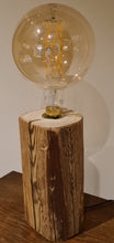 Lade das Bild in den Galerie-Viewer, Altholz Tischleuchte LED DerHolzshop