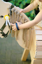 Lade das Bild in den Galerie-Viewer, Spielzeug Pferdepflege-Set mit Tasche LEGL
