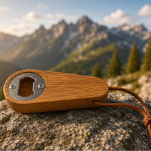 Lade das Bild in den Galerie-Viewer, Flaschenöffner Eiche oval Personalisiert DerHolzshop
