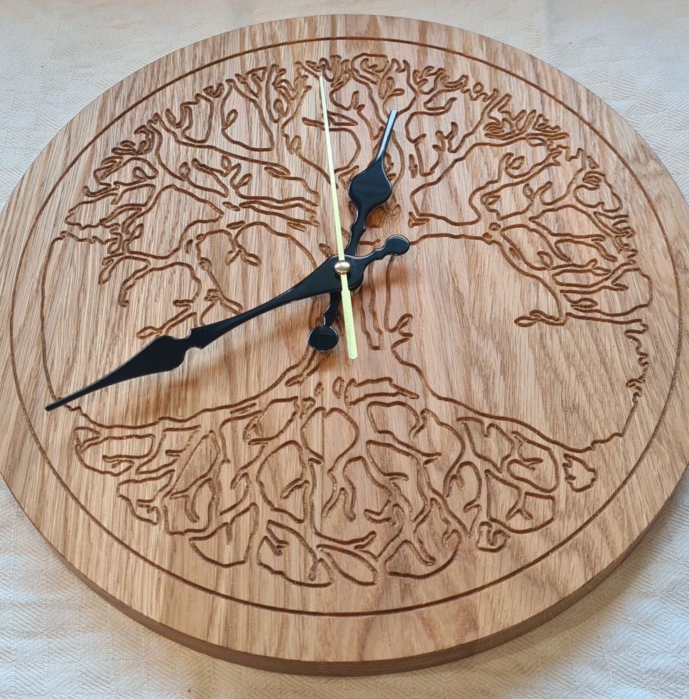 Wanduhr Massivholz Eiche – DerHolzShop - Main Image