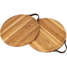 Lade das Bild in den Galerie-Viewer, Schneidebrett Eichenholz - rund 35 cm mit Saftrille und Ledergriff HOF
